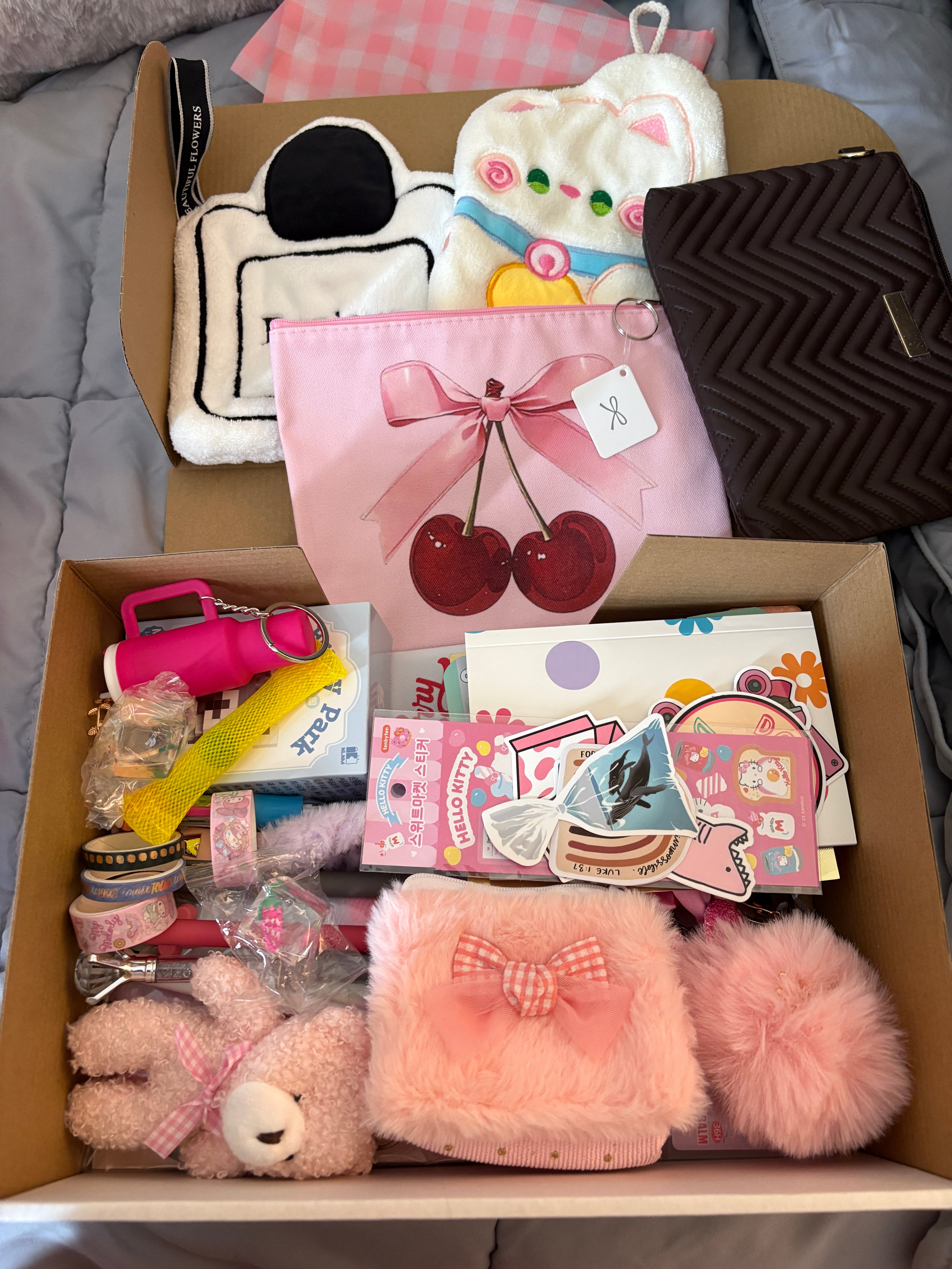 ✨3 Mystery Scoops 🎀 + 1 big prize + 1 smaller prize